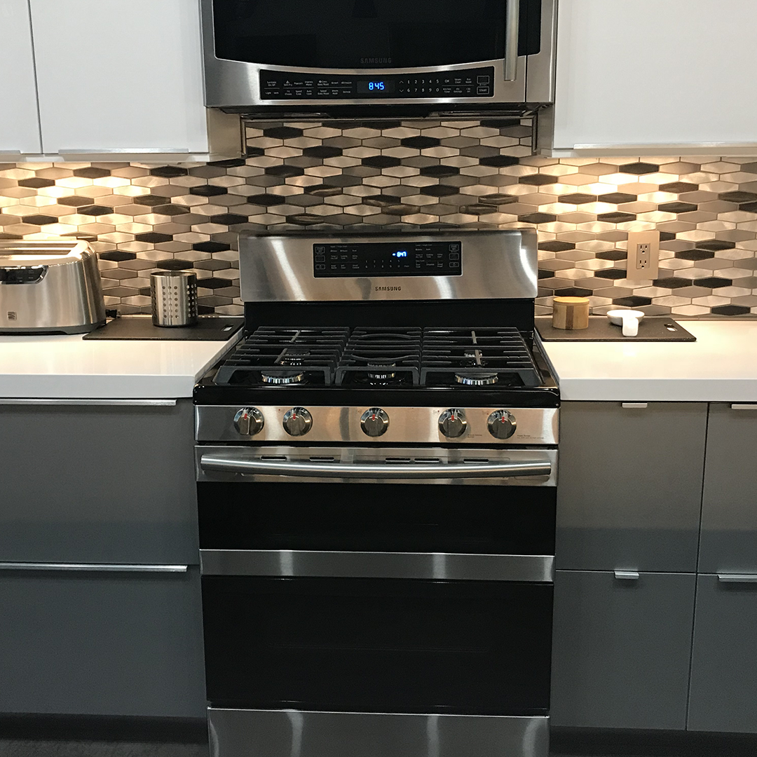 Metallic gloss acrylic shaker